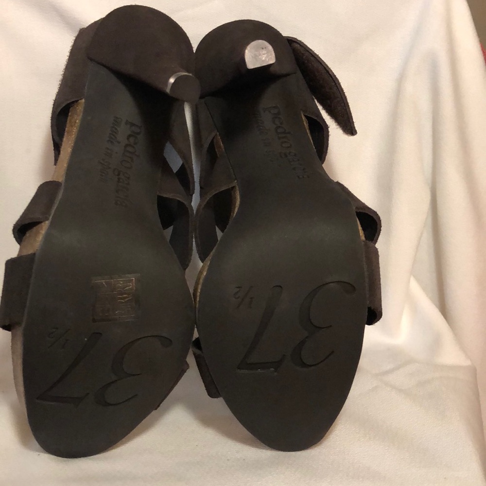 Shoes - Picture 6 of 8